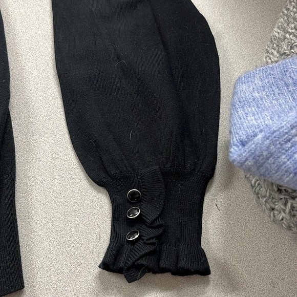 Beautiful sweater - Picture 2 of 4